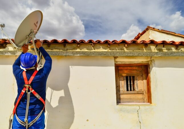 Distribuição gratuita de antenas digitais de TV do Programa Brasil Antenado segue em 16 Estados